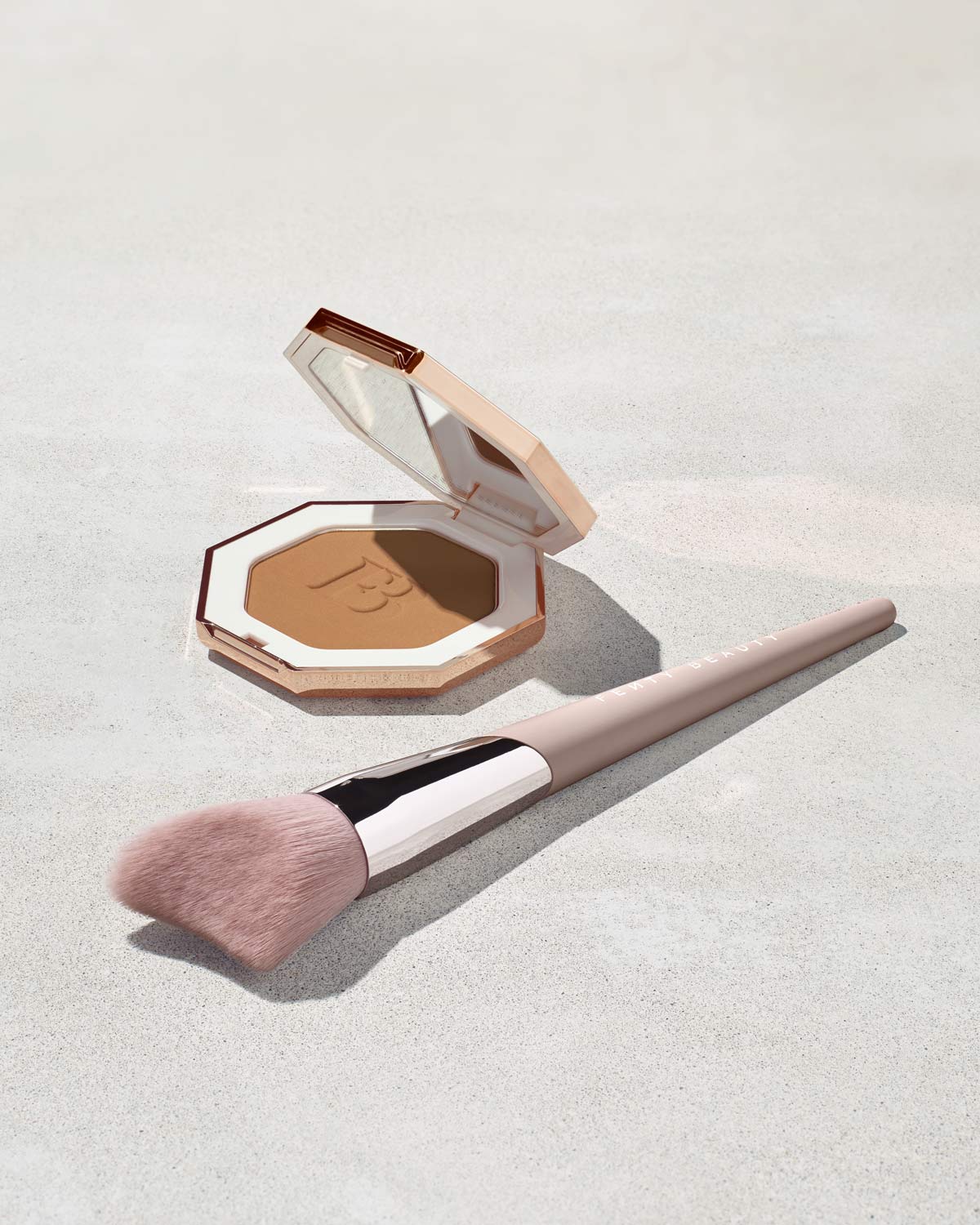 CHEEK-HUGGING BRONZER BRUSH 190,