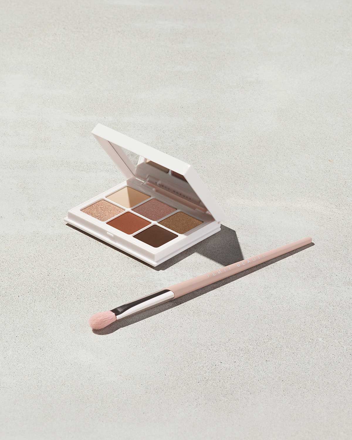 PLUSH EYESHADOW BRUSH 240,